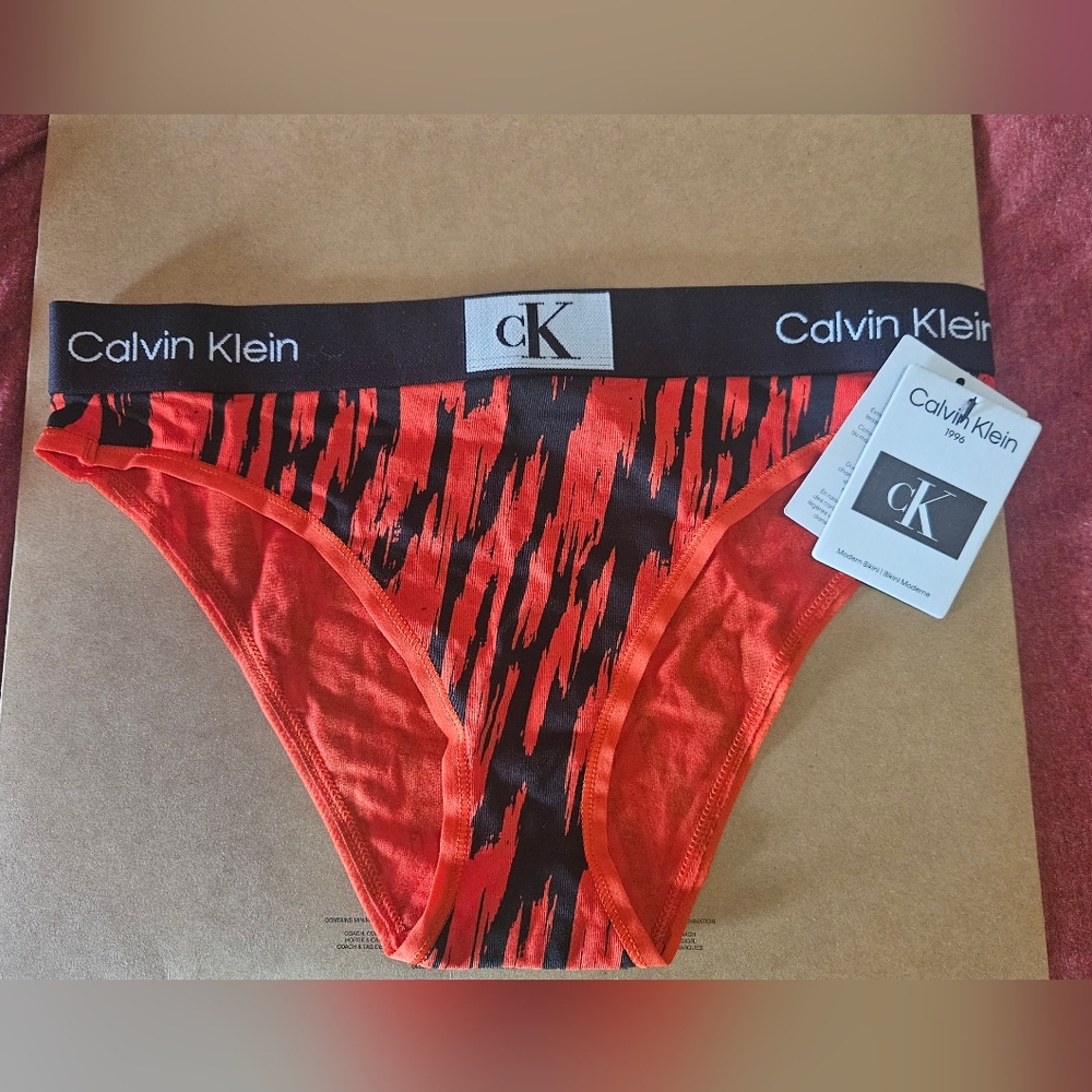 Calvin Klein Women's 1996 Modern Bikini Underwear QF7222 Tiger Print Size Small